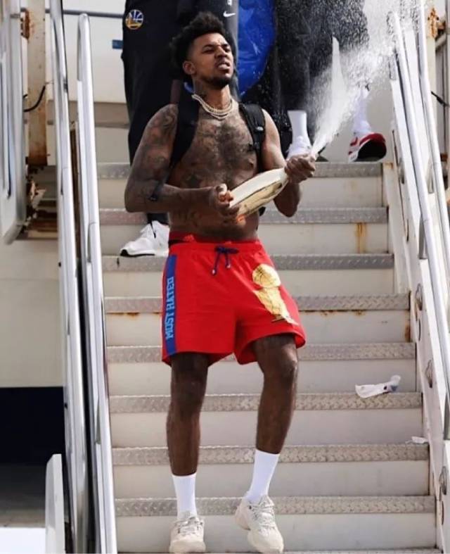 旺达：我和伊卡尔迪恋爱之后，第一时间就坦白告诉了洛佩斯（旺达称与伊卡尔迪相恋后已第一时间告知洛佩斯）