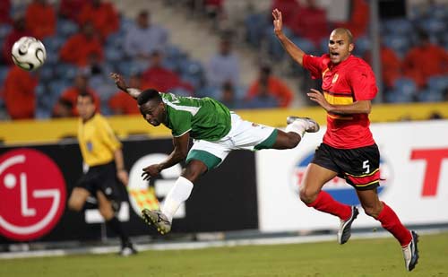 足球报：本土教练担纲国足主帅的可能性大增，邵佳一已报名（足球报：本土教头接任国足主帅概率走高，邵佳一已报名）