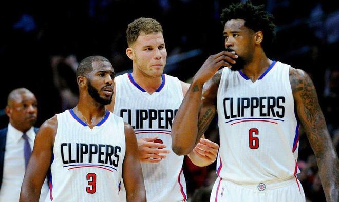 伤愈复出，卡瓦尼时隔两个月再次代表博卡出场并打进一粒点球（伤愈回归，卡瓦尼阔别两月再披博卡战袍，点射破门）