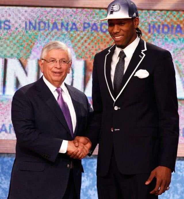 儒尼尼奥96／97赛季降级仍获英超最佳球员（96／97赛季虽随队降级，儒尼尼奥仍当选英超年度最佳球员）