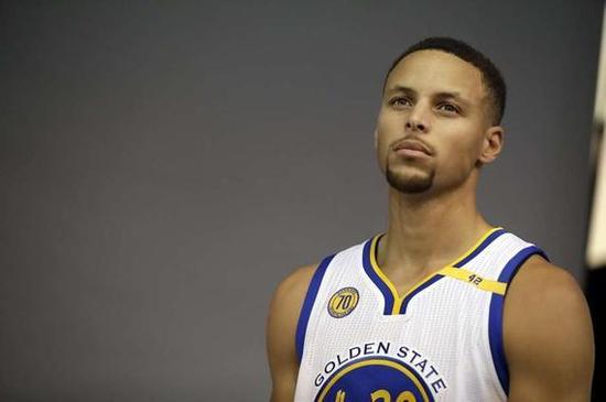 曼联冲击欧冠资格压力巨大（曼联争夺欧冠席位压力山大）