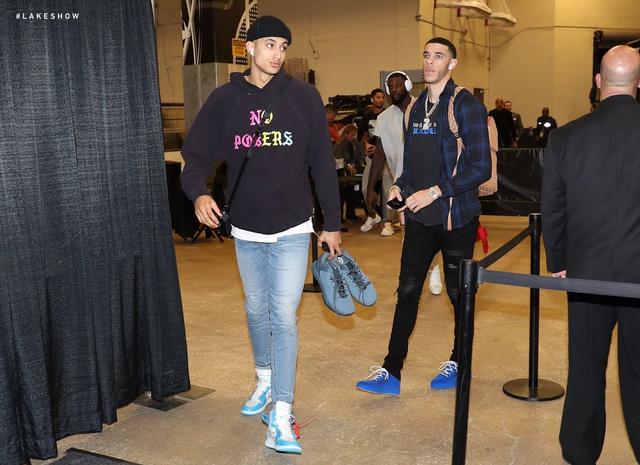 摸吉祥物女演员胸部，前塞尔塔队长马略被判赔偿1000欧（前塞尔塔队长马略因不当触碰吉祥物女演员胸部被判赔偿1000欧元）