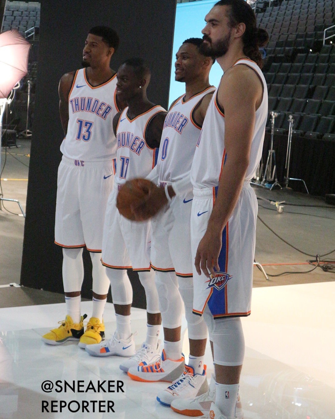 泰山纪念建队32周年，队史5次夺顶级联赛冠军，8次足协杯冠军（泰山队庆祝成立32周年：队史5夺顶级联赛桂冠、8捧足协杯）