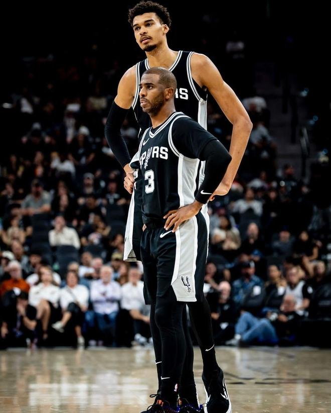 混团世界杯：国乒8-2法国，6连胜！王曼昱救4个局点，大胖惨遭逆转（混团世界杯国乒8-2法国豪取六连胜：王曼昱连救4个局点，樊振东遭逆转）