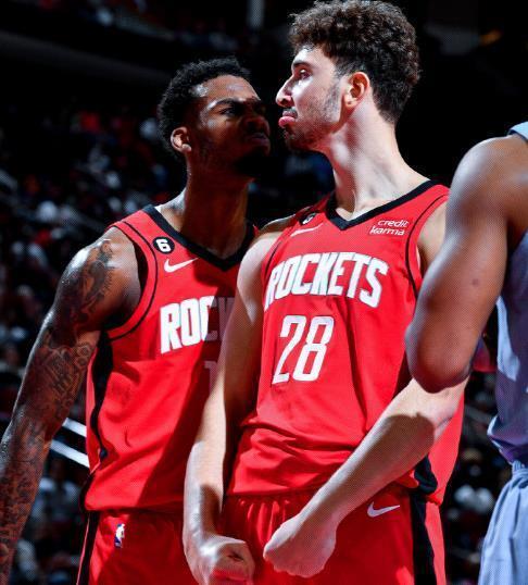 哈兰德的牺牲：曼城3-2绝杀利兹联，他全场仅1射门的背后意义（哈兰德仅1次射门仍成全曼城3-2绝杀利兹：低数据背后的牺牲与价值）