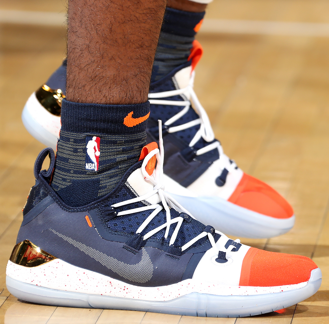 邵佳一独立带队时间不足一年半，此前曾担任国足助教（出任主帅未满一年半，邵佳一此前为国足助教）