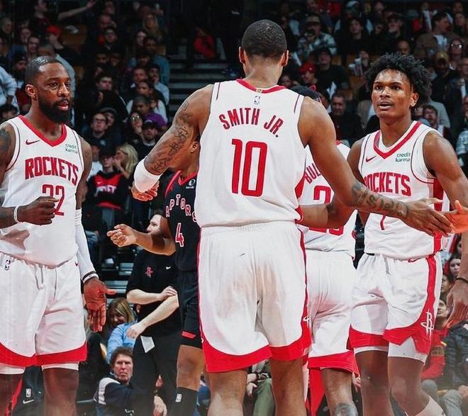 中超：上海海港4-0大胜深圳队（中超：上海海港4-0完胜深圳队）