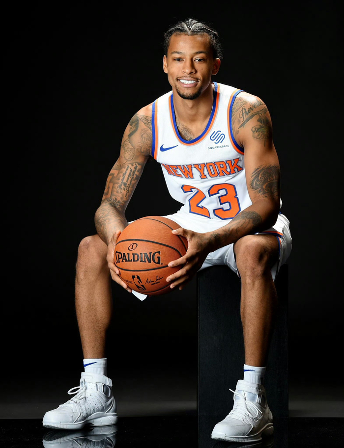 解析国米中场名将，球迷怒斥到莱万为他点赞，双刃剑用好能成惊喜（国米中场名将深度解读：从遭球迷怒喷到获莱万点赞，善用这把双刃剑或带来惊喜）