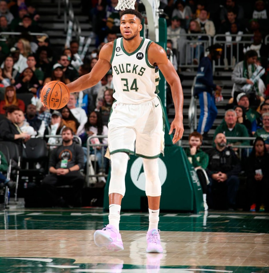 布鲁诺-费尔南德斯8场造8球领跑英超机会榜（布鲁诺·费尔南德斯8场参与8球，英超机会创造榜居首）