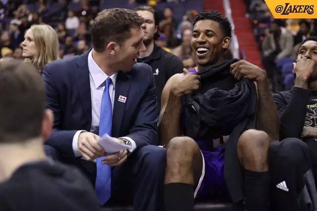 比肩大鸟！布朗成绿军队史第二位单场40分5板5助5断球员（追平大鸟纪录！布朗成绿军史上第2位单场40分5板5助5断的球员）