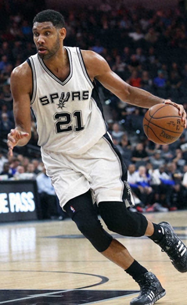 传奇奥斯卡满血复活看海港亚冠 球迷喊队危 ！速归！（奥斯卡满血复活现身海港亚冠看台，球迷高呼球队告急盼其速归）