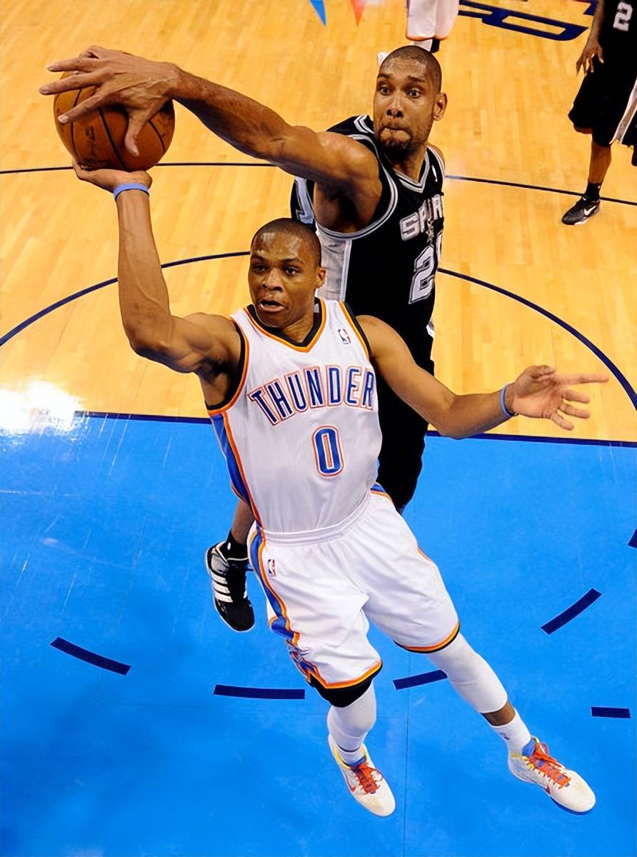 半场：巴萨2-1阿拉维斯，亚马尔破门+失良机，奥尔莫建功（半场战罢：巴萨2-1领先阿拉维斯，亚马尔破门并失良机，奥尔莫建功）