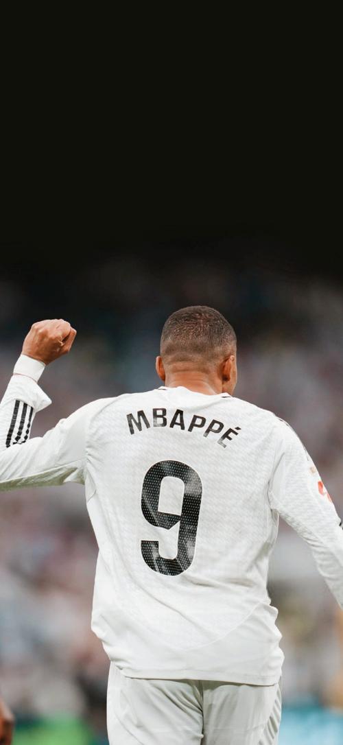 拿日本战犯照片！三笘薰8天仍未道歉，足球游戏怒了：删除，价值归零（日本战犯照风波未平：三笘薰8天未道歉，足球游戏怒删，价值清零）