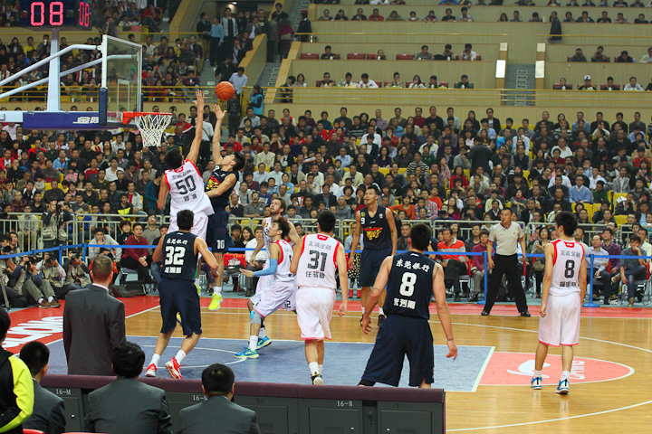 替补球员上场直接送出助攻，全场惊讶（替补登场即送助攻，全场哗然）